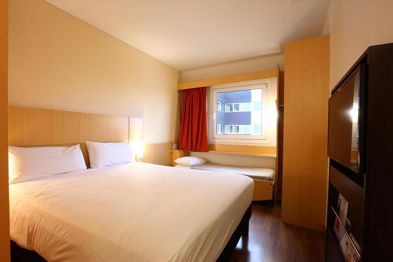 Готель Ibis Buenos Aires Obelisco Екстер'єр фото