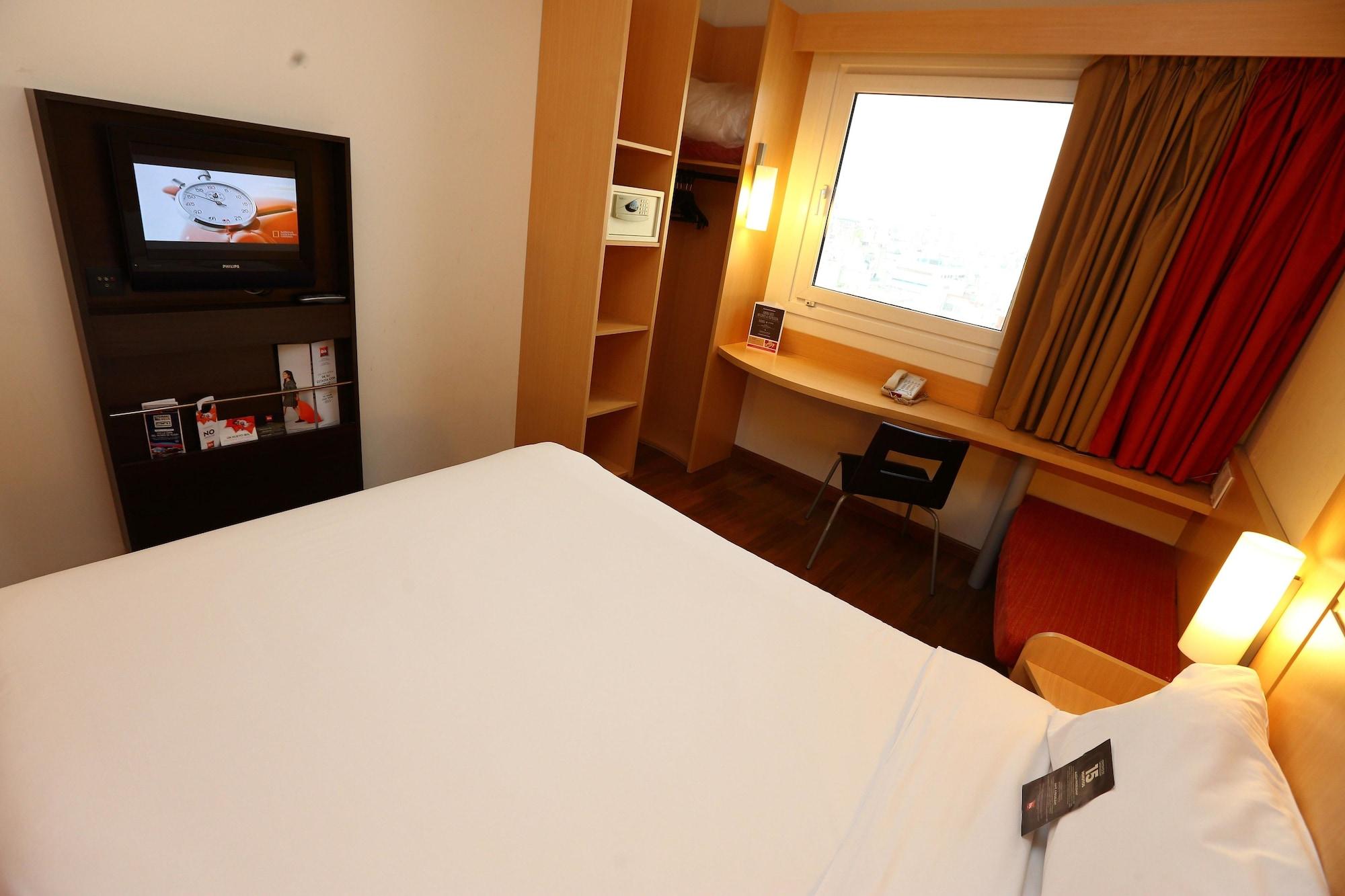 Готель Ibis Buenos Aires Obelisco Екстер'єр фото