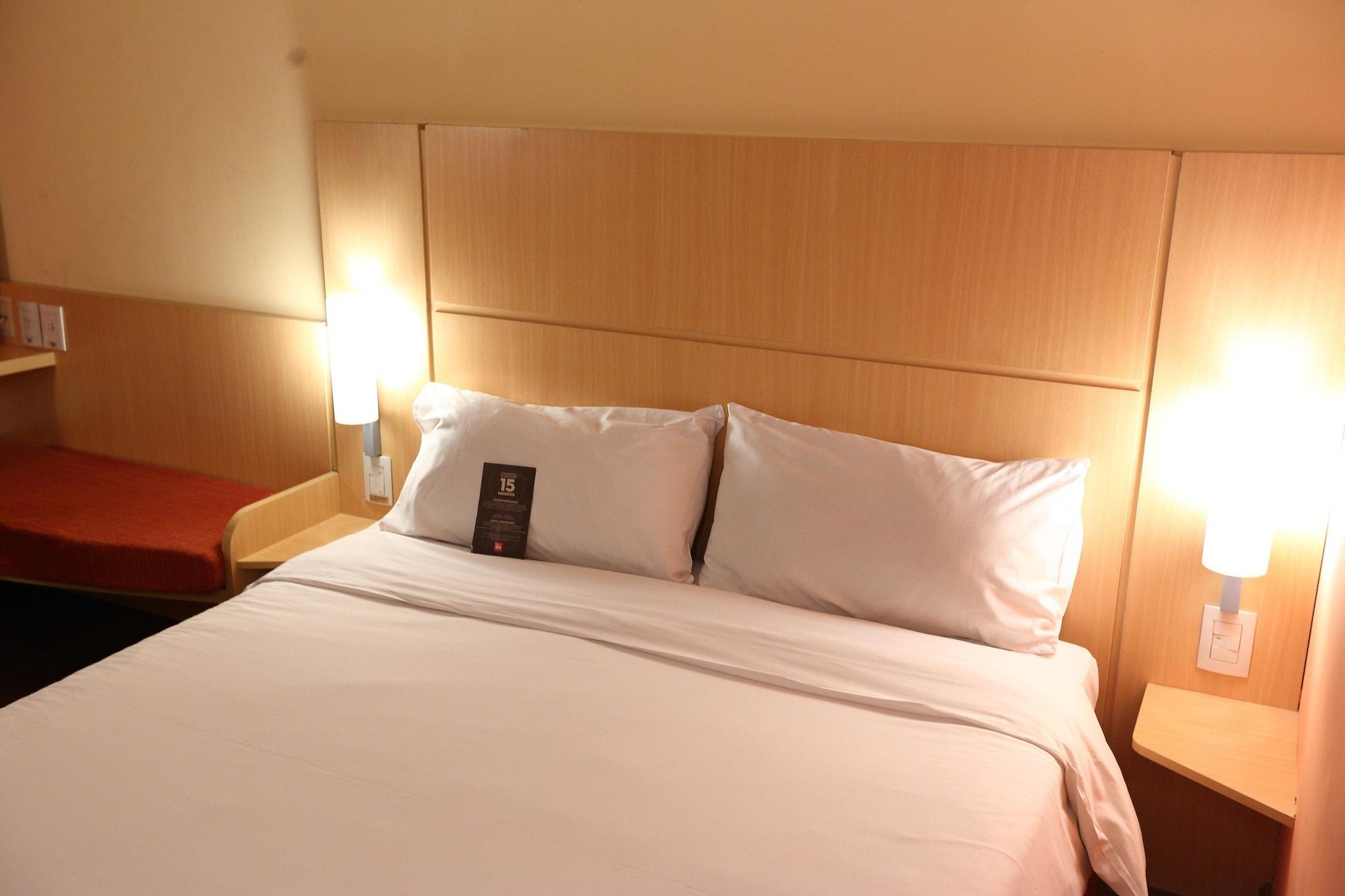 Готель Ibis Buenos Aires Obelisco Екстер'єр фото