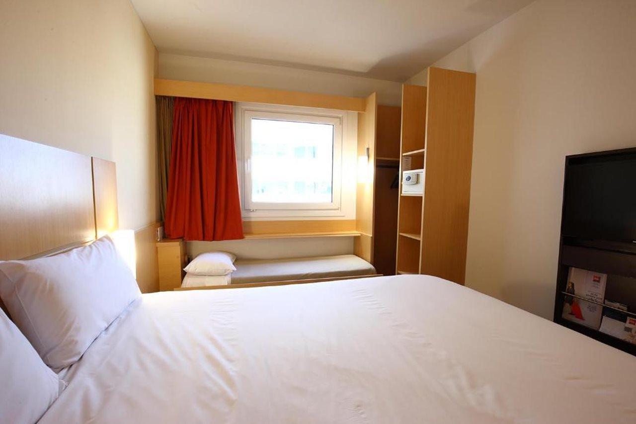 Готель Ibis Buenos Aires Obelisco Екстер'єр фото