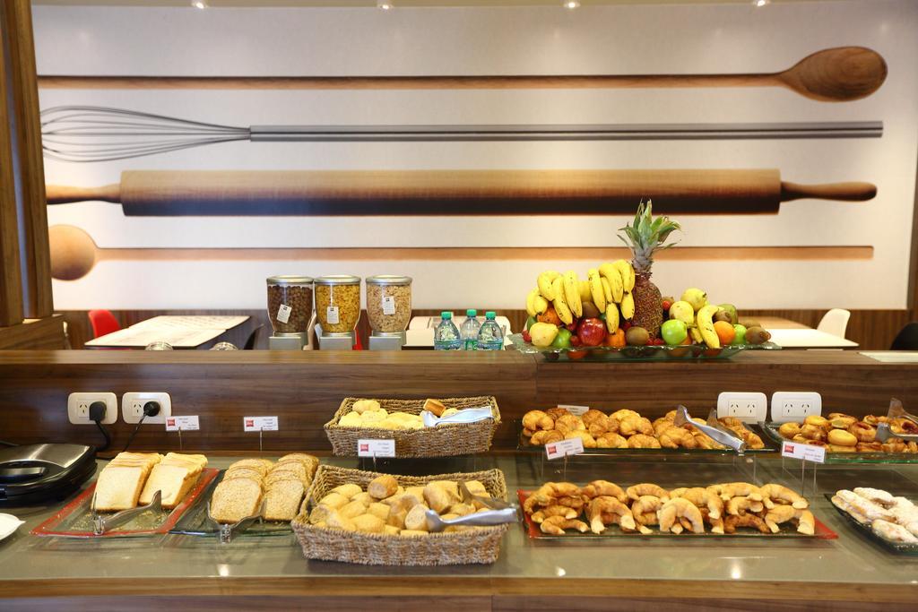 Готель Ibis Buenos Aires Obelisco Екстер'єр фото